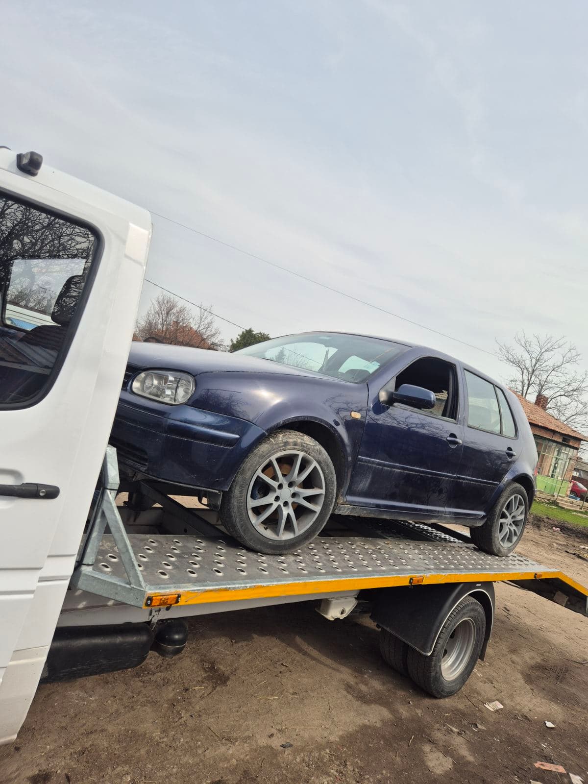 Репатрак с VW Golf за разкомплектоване и части втора употреба